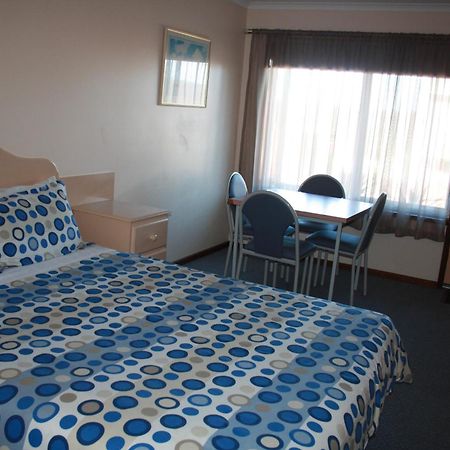 ווארנאמבול Raglan Motor Inn מראה חיצוני תמונה