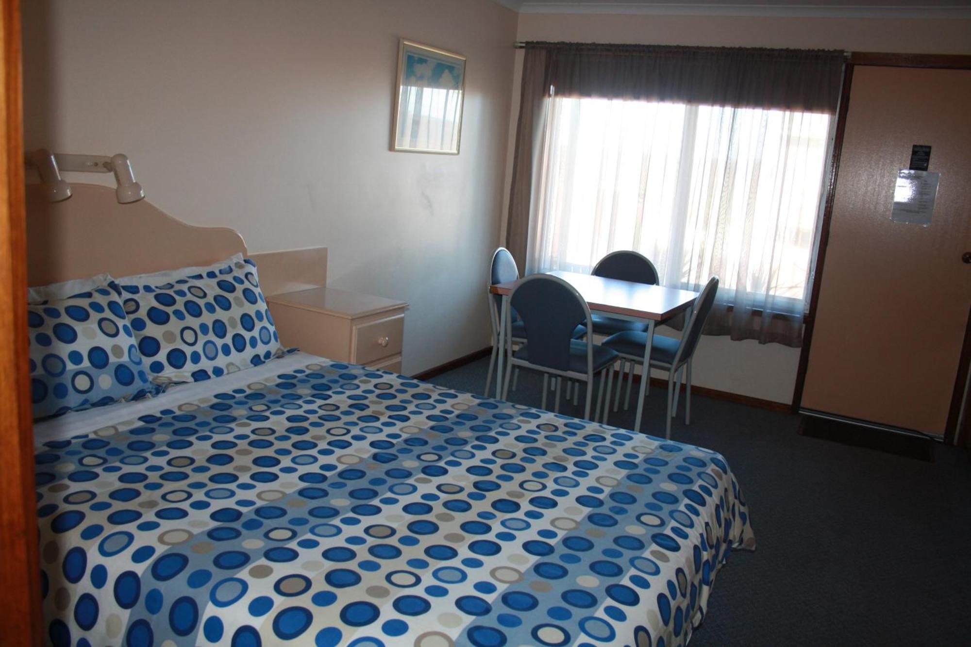 ווארנאמבול Raglan Motor Inn מראה חיצוני תמונה